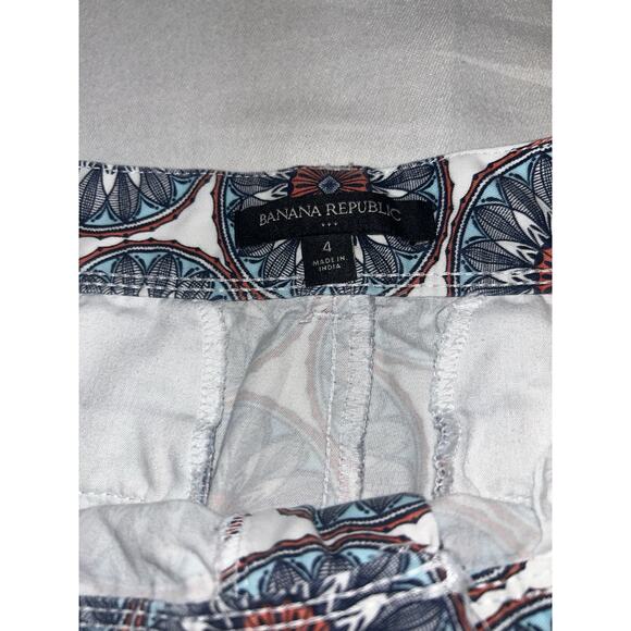 Banana Republic‎ Medallion Floral Printed Cuffed Chino Shorts Size 4 - Picture 6 of 9